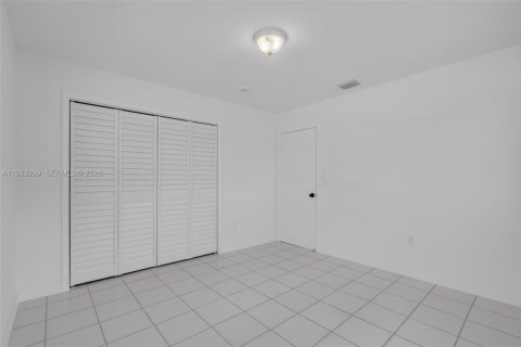 Снять в аренду виллу или дом в Майами, Флорида 2 спальни, 77.11м2, № 2045900 - фото 12