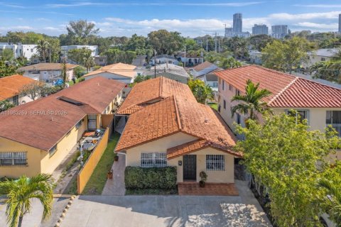 Снять в аренду виллу или дом в Майами, Флорида 2 спальни, 77.11м2, № 2045900 - фото 16