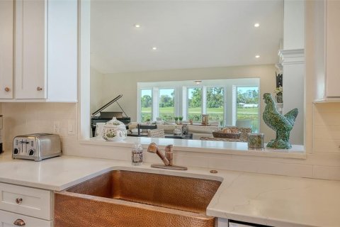 House in Sarasota, Florida 3 bedrooms, 241.55 sq.m. № 2288002 - photo 10