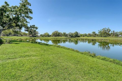 House in Sarasota, Florida 3 bedrooms, 241.55 sq.m. № 2288002 - photo 17