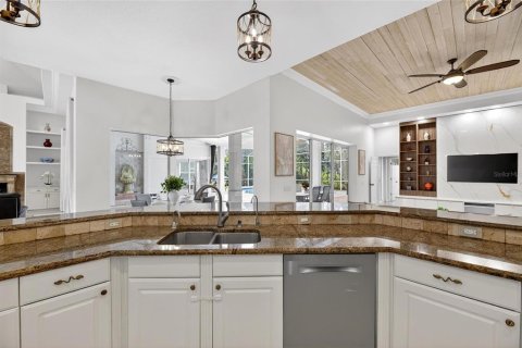 House in Tampa, Florida 4 bedrooms, 394.74 sq.m. № 2101743 - photo 25
