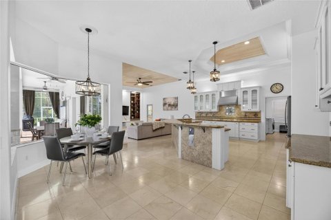 House in Tampa, Florida 4 bedrooms, 394.74 sq.m. № 2101743 - photo 19