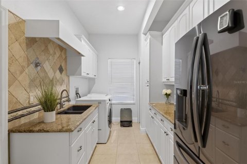 House in Tampa, Florida 4 bedrooms, 394.74 sq.m. № 2101743 - photo 29