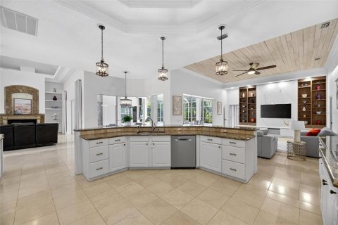 House in Tampa, Florida 4 bedrooms, 394.74 sq.m. № 2101743 - photo 24