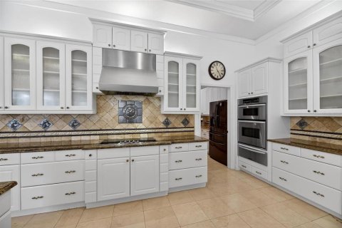 House in Tampa, Florida 4 bedrooms, 394.74 sq.m. № 2101743 - photo 27