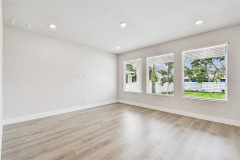 Villa ou maison à vendre à Tampa, Floride: 4 chambres, 246.93 m2 № 2314637 - photo 14