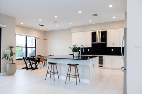 House in Boca Raton, Florida 5 bedrooms, 427.81 sq.m. № 2394398 - photo 4