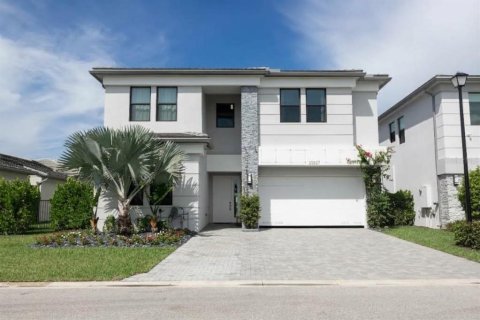 House in Boca Raton, Florida 5 bedrooms, 427.81 sq.m. № 2394398