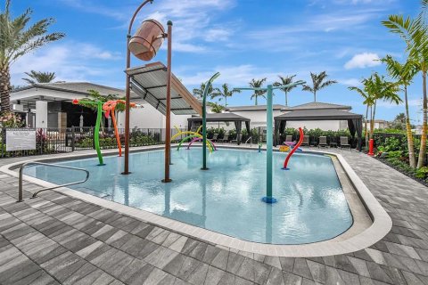 House in Boca Raton, Florida 5 bedrooms, 427.81 sq.m. № 2394398 - photo 20