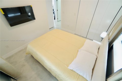 Снять в аренду таунхаус в Форт-Лодердейл, Флорида 3 спальни, 120.4м2, № 1967418 - фото 21