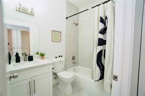 Снять в аренду таунхаус в Форт-Лодердейл, Флорида 3 спальни, 120.4м2, № 1967418 - фото 20