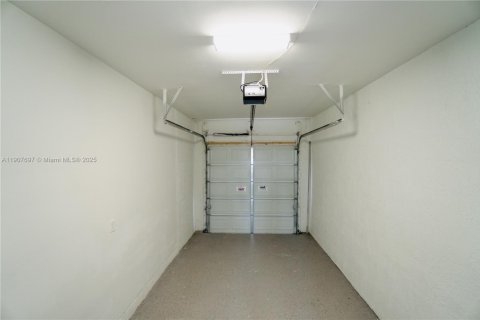 Снять в аренду таунхаус в Форт-Лодердейл, Флорида 3 спальни, 120.4м2, № 1967418 - фото 13