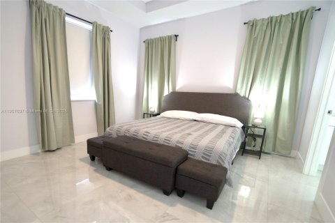 Снять в аренду таунхаус в Форт-Лодердейл, Флорида 3 спальни, 120.4м2, № 1967418 - фото 14