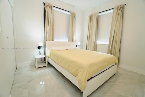 Снять в аренду таунхаус в Форт-Лодердейл, Флорида 3 спальни, 120.4м2, № 1967418 - фото 22