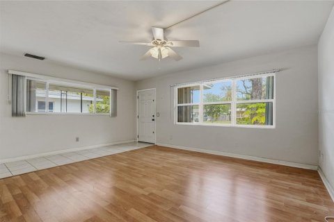 House in Dunedin, Florida 2 bedrooms, 100.52 sq.m. № 2396144 - photo 7