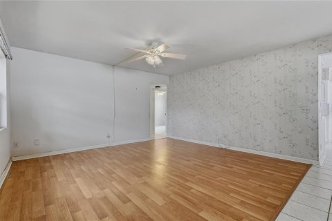 House in Dunedin, Florida 2 bedrooms, 100.52 sq.m. № 2396144 - photo 5