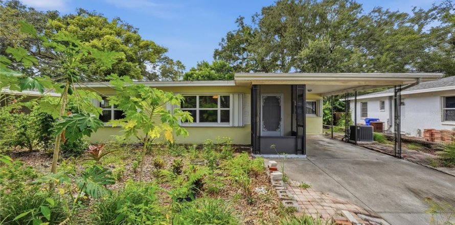 House in Dunedin, Florida 2 bedrooms, 100.52 sq.m. № 2396144