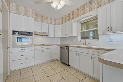 House in Dunedin, Florida 2 bedrooms, 100.52 sq.m. № 2396144 - photo 9