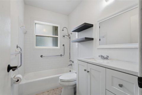 House in Dunedin, Florida 2 bedrooms, 100.52 sq.m. № 2396144 - photo 20