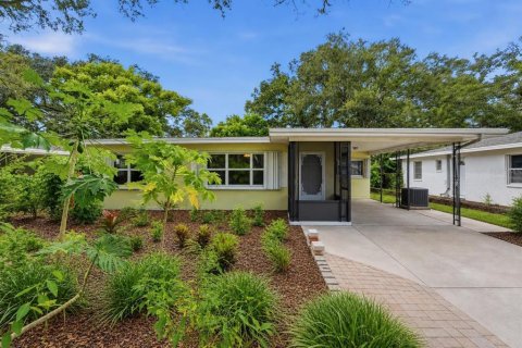 House in Dunedin, Florida 2 bedrooms, 100.52 sq.m. № 2396144 - photo 2