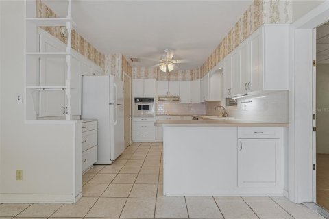 House in Dunedin, Florida 2 bedrooms, 100.52 sq.m. № 2396144 - photo 8