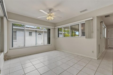 House in Dunedin, Florida 2 bedrooms, 100.52 sq.m. № 2396144 - photo 15
