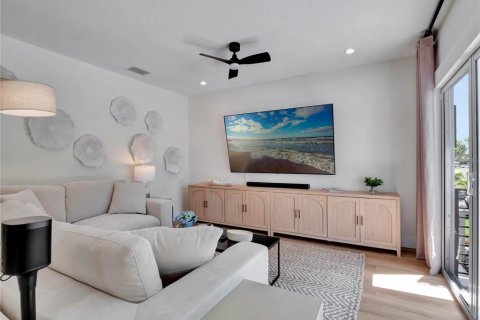 House in New Smyrna Beach, Florida 4 bedrooms, 322.37 sq.m. № 1641085 - photo 24