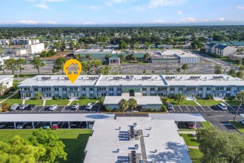 Condominio en venta en Port Charlotte, Florida, 2 dormitorios, 85.38 m2 № 1898946 - foto 2