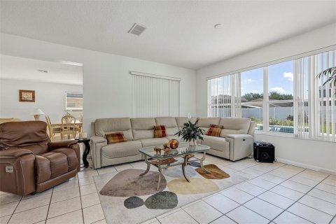 Villa ou maison à vendre à Casselberry, Floride: 4 chambres, 232.35 m2 № 2198753 - photo 9