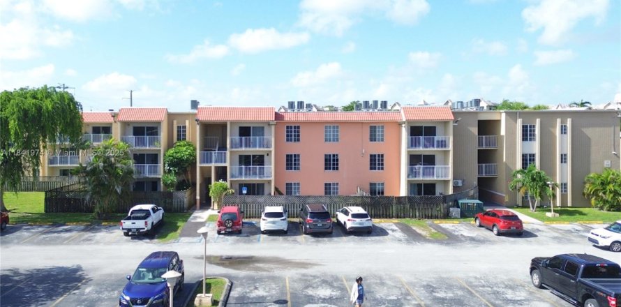 Condo à Doral, Floride, 2 chambres № 1833949