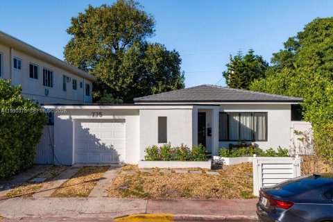 House in Miami Beach, Florida 3 bedrooms, 143.53 sq.m. № 2057690