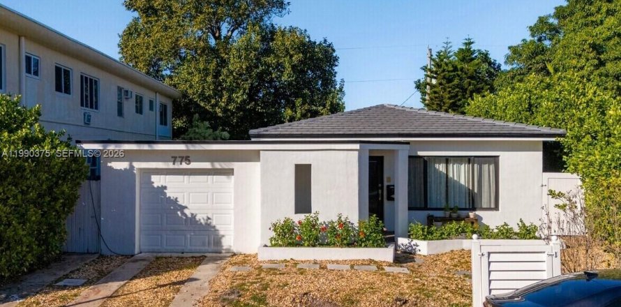 House in Miami Beach, Florida 3 bedrooms, 143.53 sq.m. № 2057690