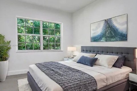 House in Miami Beach, Florida 3 bedrooms, 143.53 sq.m. № 2057690 - photo 4