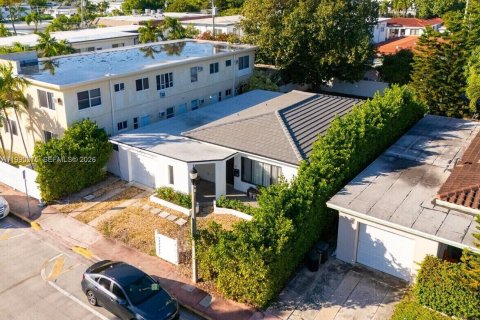 House in Miami Beach, Florida 3 bedrooms, 143.53 sq.m. № 2057690 - photo 7