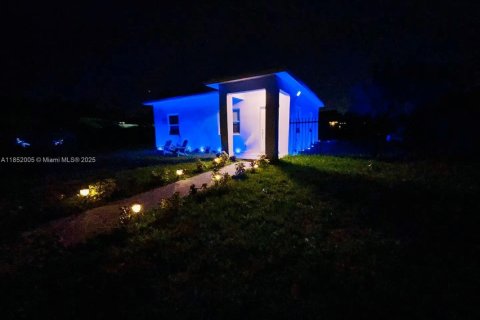 Casa en alquiler en Miami, Florida, 2 dormitorios, 66.89 m2 № 1979855 - foto 3