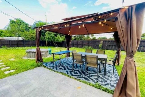 Casa en alquiler en Miami, Florida, 2 dormitorios, 66.89 m2 № 1979855 - foto 8