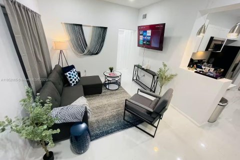 Casa en alquiler en Miami, Florida, 2 dormitorios, 66.89 m2 № 1979855 - foto 7