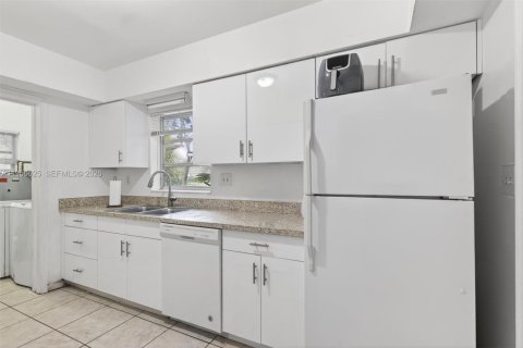 Купить кондоминиум в Корал-Гейблс, Флорида 8 спален, 173.08м2, № 2010806 - фото 27