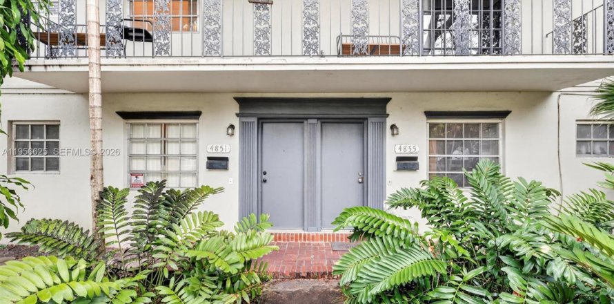 Кондоминиум с 8 спальнями в Корал-Гейблс, Флорида № 2010806