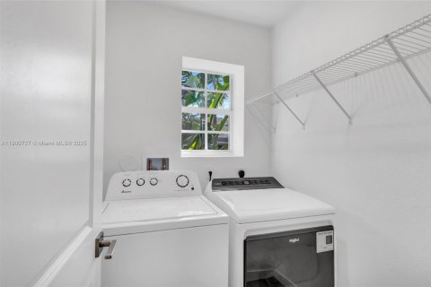 Casa en alquiler en Florida City, Florida, 3 dormitorios, 141.3 m2 № 1952073 - foto 11