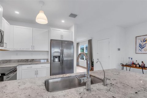 Casa en alquiler en Florida City, Florida, 3 dormitorios, 141.3 m2 № 1952073 - foto 18