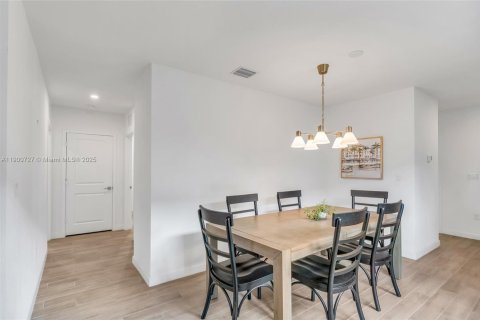 Casa en alquiler en Florida City, Florida, 3 dormitorios, 141.3 m2 № 1952073 - foto 10