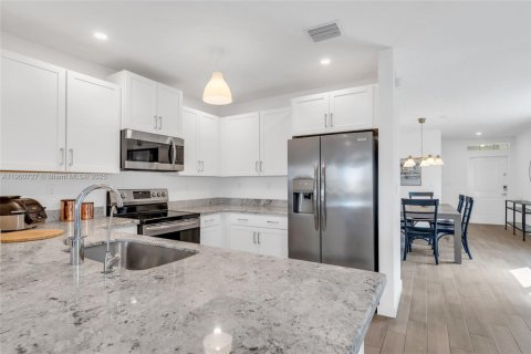 Casa en alquiler en Florida City, Florida, 3 dormitorios, 141.3 m2 № 1952073 - foto 17