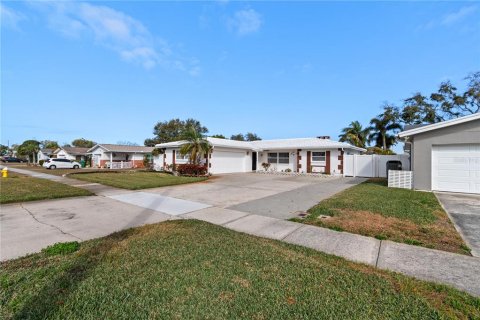 House in Seminole, Florida 3 bedrooms, 167.6 sq.m. № 2166958 - photo 7
