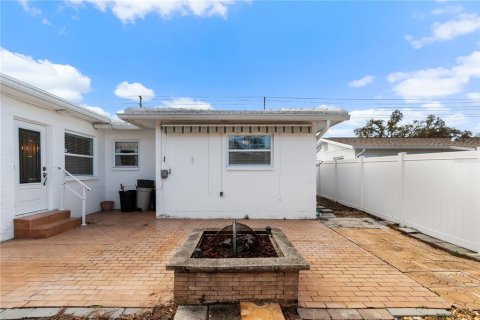 House in Seminole, Florida 3 bedrooms, 167.6 sq.m. № 2166958 - photo 11