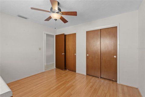House in Seminole, Florida 3 bedrooms, 167.6 sq.m. № 2166958 - photo 17
