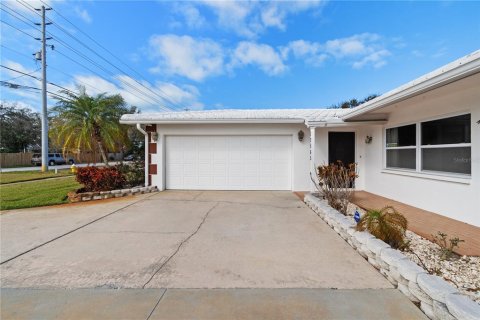 House in Seminole, Florida 3 bedrooms, 167.6 sq.m. № 2166958 - photo 2