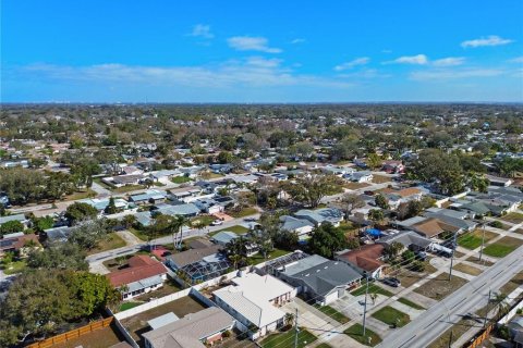 House in Seminole, Florida 3 bedrooms, 167.6 sq.m. № 2166958 - photo 5
