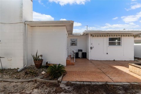 House in Seminole, Florida 3 bedrooms, 167.6 sq.m. № 2166958 - photo 10