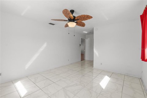 House in Seminole, Florida 3 bedrooms, 167.6 sq.m. № 2166958 - photo 30